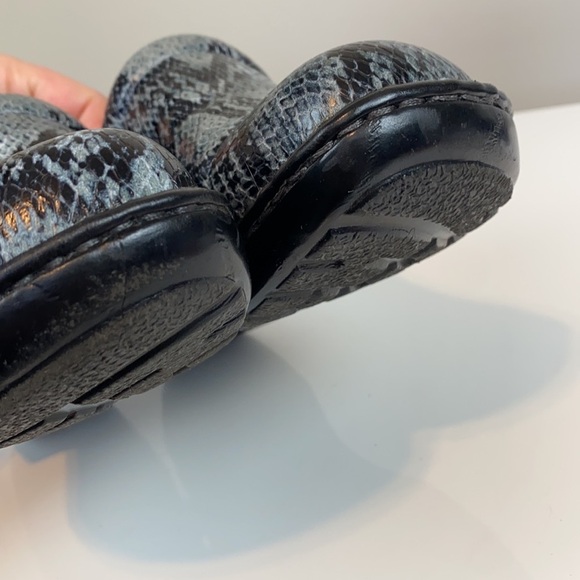 BOC Gray And Black Snake Print Clogs Size 7 - Picture 15 of 15